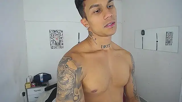 Snapshot of Leonard_Price chatting on January 15, 2026, 2:16 am Leonard Price online show from January 15, 2026, 2:16 am