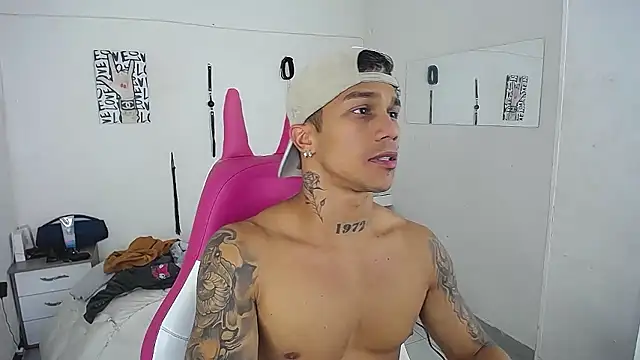 Snapshot of Leonard_Price chatting on January 16, 2026, 3:32 am Leonard Price online show from January 16, 2026, 3:32 am