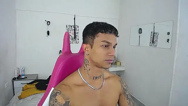 Snapshot of Leonard_Price chatting on January 17, 2026, 12:10 pm Leonard Price online show from January 17, 2026, 12:10 pm