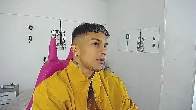 Snapshot of Leonard_Price chatting on January 19, 2026, 12:09 pm Leonard Price online show from January 19, 2026, 12:09 pm