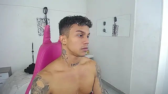 Snapshot of Leonard_Price chatting on February 2, 2026, 3:44 pm Leonard Price online show from February 2, 2026, 3:44 pm