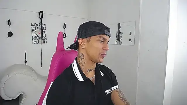 Snapshot of Leonard_Price chatting on February 9, 2026, 2:21 pm Leonard Price online show from February 9, 2026, 2:21 pm