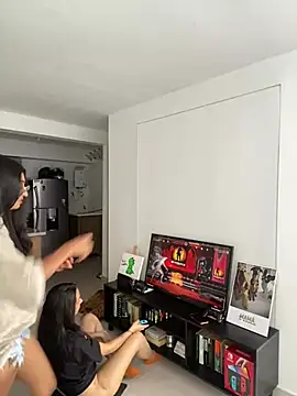 Annie-Hank online show from December 11, 2024, 9:34 pm