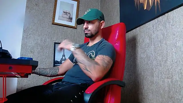 Snapshot of NigelBoydXXX chatting on December 19, 2024, 6:56 pm NigelBoydXXX online show from December 19, 2024, 6:56 pm