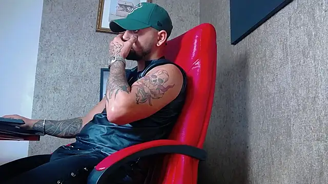 Snapshot of NigelBoydXXX chatting on January 2, 2025, 11:16 pm NigelBoydXXX online show from January 2, 2025, 11:16 pm