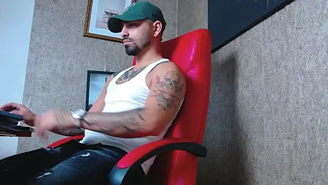 Snapshot of NigelBoydXXX chatting on January 8, 2025, 5:59 pm NigelBoydXXX online show from January 8, 2025, 5:59 pm