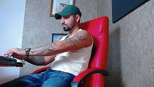 Snapshot of NigelBoydXXX chatting on February 12, 2025, 6:51 am NigelBoydXXX online show from February 12, 2025, 6:51 am