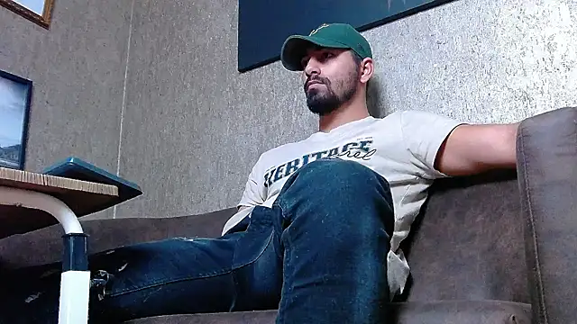 Snapshot of NigelBoydXXX chatting on February 24, 2025, 8:25 pm NigelBoydXXX online show from February 24, 2025, 8:25 pm