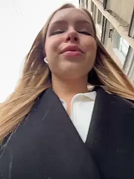 mur girl online show from October 15, 2025, 1:00 pm