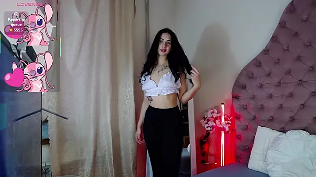 Snapshot of Erikka__ chatting on October 20, 2025, 1:11 pm Erikka online show from October 20, 2025, 1:11 pm