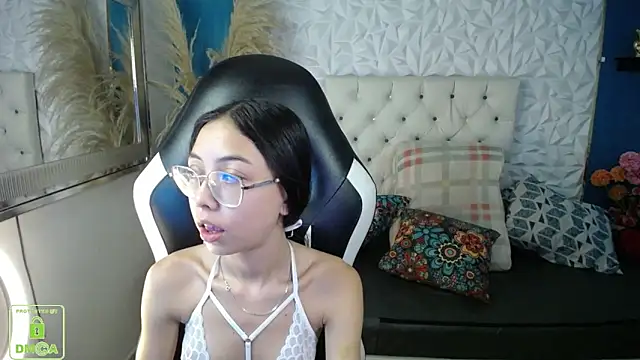 Snapshot of NathaliaSweet_11 chatting on December 17, 2025, 2:23 pm NathaliaSweet 11 online show from December 17, 2025, 2:23 pm