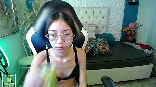 Snapshot of NathaliaSweet_11 chatting on December 19, 2025, 2:02 pm NathaliaSweet 11 online show from December 19, 2025, 2:02 pm