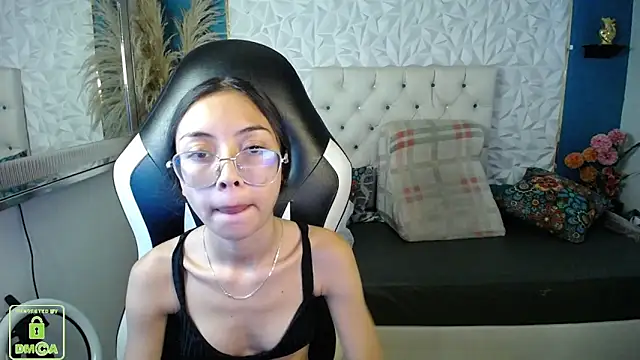Snapshot of NathaliaSweet_11 chatting on March 6, 2026, 2:13 pm NathaliaSweet 11 online show from March 6, 2026, 2:13 pm