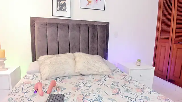 Snapshot of Sophia_Clark8 chatting on February 11, 2025, 7:48 pm Sophia Clark8 online show from February 11, 2025, 7:48 pm