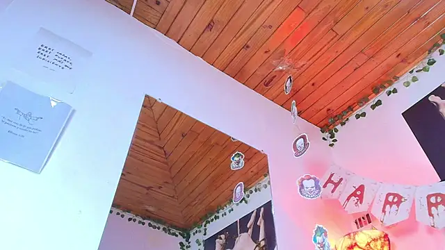 Naia x online show from October 24, 2025, 7:54 pm