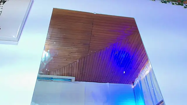 Naia x online show from November 6, 2025, 7:59 pm