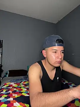 Snapshot of Oscar_Bratz chatting on December 18, 2024, 4:31 am Oscar Bratz online show from December 18, 2024, 4:31 am