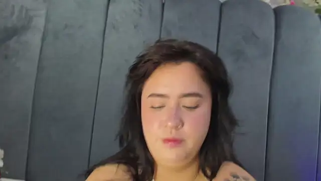 Victoria Rossy online show from April 16, 2026, 10:45 pm