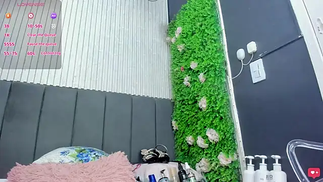 Michelle busty online show from July 3, 2026, 5:47 am