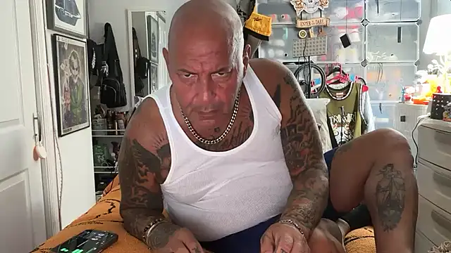 joeytatts66 online show from October 17, 2025, 1:20 am