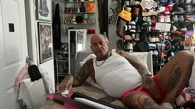 joeytatts66 online show from February 14, 2026, 3:25 am