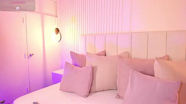 Snapshot of natali_henao chatting on October 10, 2025, 10:20 pm natali henao online show from October 10, 2025, 10:20 pm