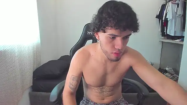 Snapshot of daddy_jhons chatting on December 9, 2024, 4:05 pm daddy jhons online show from December 9, 2024, 4:05 pm