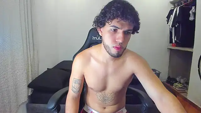 Snapshot of daddy_jhons chatting on December 25, 2024, 12:16 am daddy jhons online show from December 25, 2024, 12:16 am