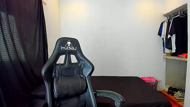 Snapshot of daddy_jhons chatting on March 17, 2025, 8:09 pm daddy jhons online show from March 17, 2025, 8:09 pm