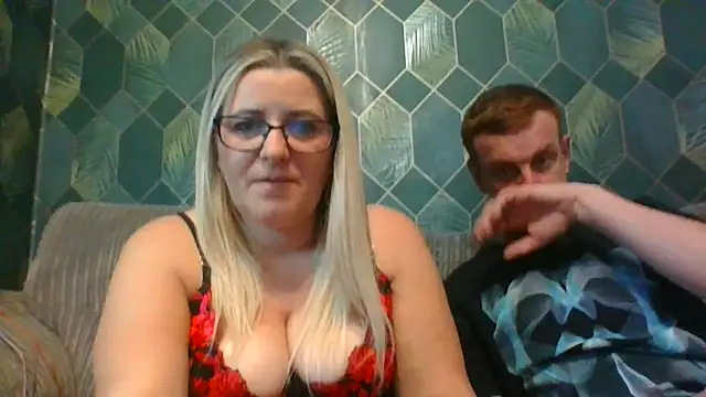 Snapshot of SweetXCandyX chatting on November 18, 2025, 7:40 pm SweetXCandyX online show from November 18, 2025, 7:40 pm