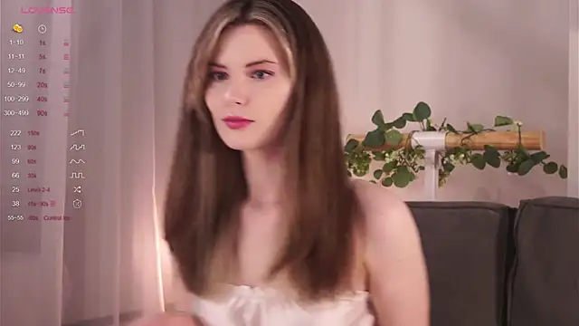 LoraDevon online show from September 25, 2025, 4:32 pm