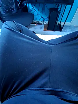 Snapshot of Scotland_100 chatting on November 25, 2025, 1:44 pm Scotland 100 online show from November 25, 2025, 1:44 pm