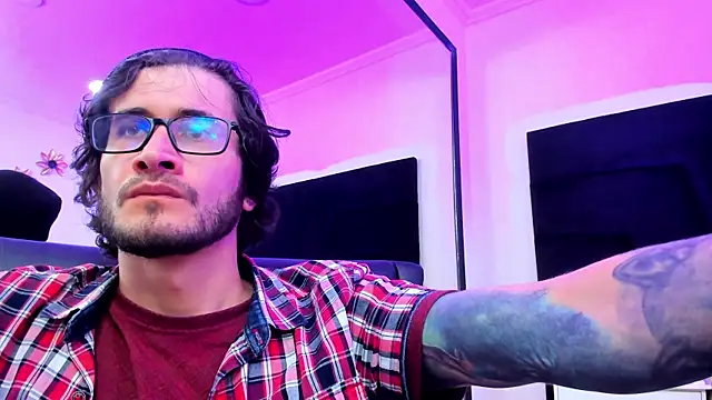 Loggan donnelly online show from December 31, 2024, 2:51 am