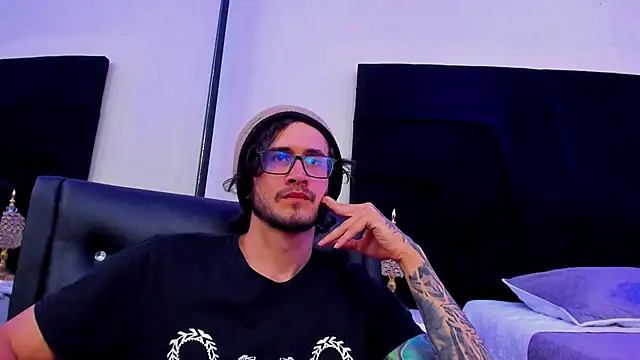 Loggan donnelly online show from January 18, 2025, 11:44 pm