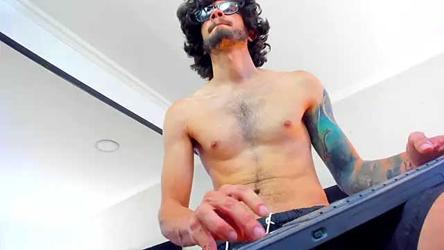 Loggan donnelly online show from February 20, 2025, 2:29 am