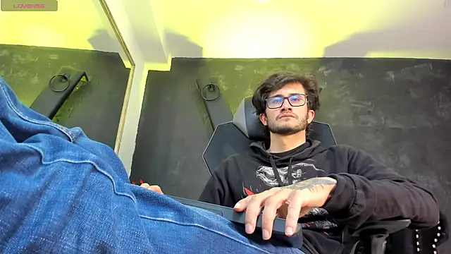 Loggan donnelly online show from September 26, 2025, 9:52 pm