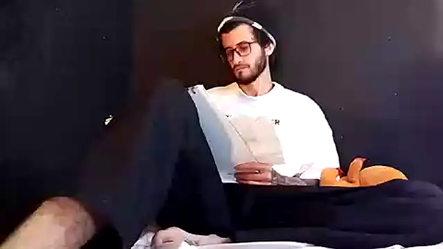 Loggan donnelly online show from October 27, 2025, 7:29 pm