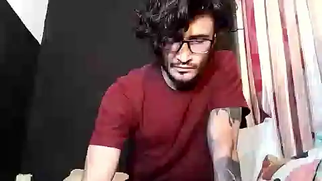 Loggan donnelly online show from November 10, 2025, 7:02 pm