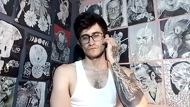 Snapshot of Loggan_donnelly chatting on January 17, 2026, 11:30 pm Loggan donnelly online show from January 17, 2026, 11:30 pm