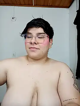 Snapshot of amalia_love chatting on December 19, 2024, 8:13 am amalia love online show from December 19, 2024, 8:13 am