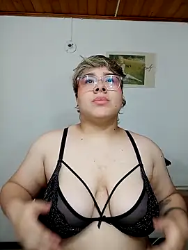 Snapshot of amalia_love chatting on February 22, 2025, 11:03 pm amalia love online show from February 22, 2025, 11:03 pm