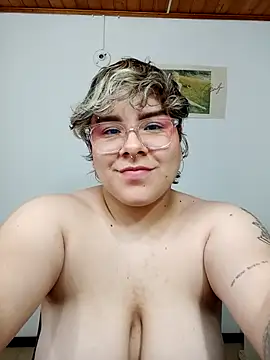 Snapshot of amalia_love chatting on March 2, 2025, 12:43 pm amalia love online show from March 2, 2025, 12:43 pm