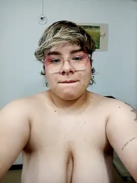 Snapshot of amalia_love chatting on March 16, 2025, 11:49 am amalia love online show from March 16, 2025, 11:49 am