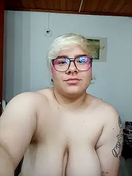 Snapshot of amalia_love chatting on October 4, 2025, 5:27 am amalia love online show from October 4, 2025, 5:27 am