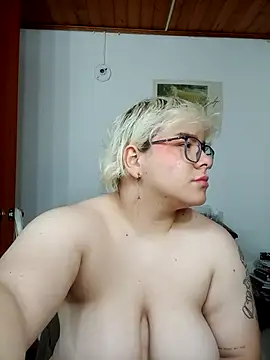 Snapshot of amalia_love chatting on October 26, 2025, 5:02 am amalia love online show from October 26, 2025, 5:02 am