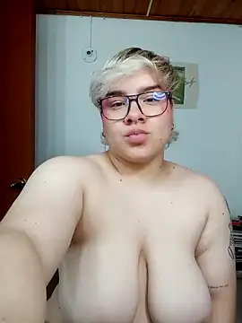 Snapshot of amalia_love chatting on November 7, 2025, 4:12 am amalia love online show from November 7, 2025, 4:12 am