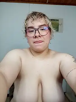 Snapshot of amalia_love chatting on November 27, 2025, 4:20 pm amalia love online show from November 27, 2025, 4:20 pm