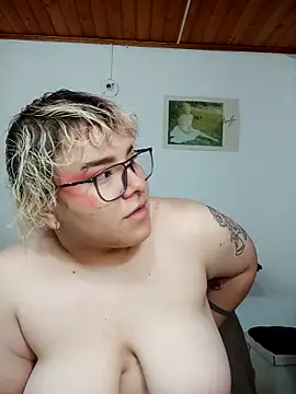 Snapshot of amalia_love chatting on December 19, 2025, 3:30 pm amalia love online show from December 19, 2025, 3:30 pm