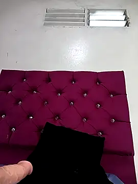 tiffany Bitch online show from November 19, 2025, 10:10 pm