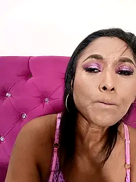 Snapshot of tiffany_Bitch chatting on February 15, 2026, 10:06 pm tiffany Bitch online show from February 15, 2026, 10:06 pm